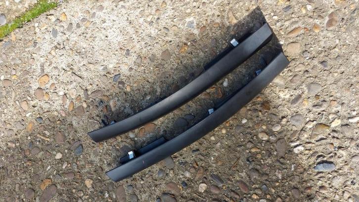 Set afwerk strippen bij de radio Peugeot 207 uit 2008, Auto diversen, Overige Auto diversen, Ophalen of Verzenden