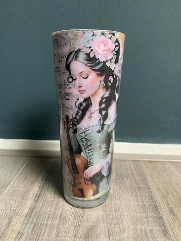Muziek Decoupage Vaas - Handgemaakt beschikbaar voor biedingen