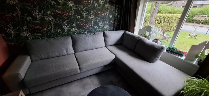 Grijze hoekbank Florence met hocker, Huis en Inrichting, Banken | Sofa's en Chaises Longues, Zo goed als nieuw, Vierpersoons of meer
