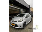 Toyota Aygo 1.0 VVT-i Now / apk 1-2027, Auto's, Toyota, Voorwielaandrijving, Euro 5, Gebruikt, 4 stoelen