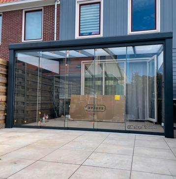 Glazen schuifwanden (helder & getint) beschikbaar voor biedingen