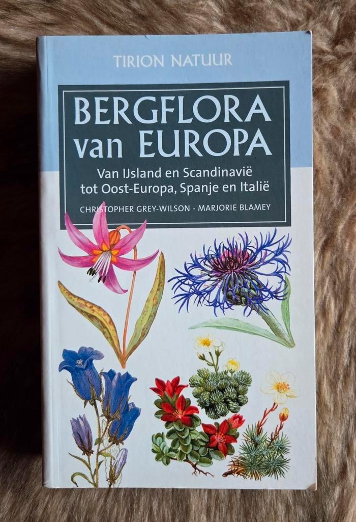 M. Blamey - Bergflora van Europa, Boeken, Natuur, Zo goed als nieuw, Ophalen of Verzenden