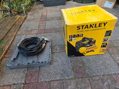NIEUW Stanley compressor Silent + slang en luchtpistool, Doe-het-zelf en Verbouw, Compressors, Nieuw, Geluidgedempt, Mobiel, Olievrij