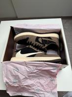 Nike Air Jordan Low Mocha Travis Scott maat 43, Kleding | Heren, Schoenen, Bruin, Nieuw, Ophalen of Verzenden, Sneakers of Gympen