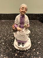 Mooi beeldje Oma Aardappels schillen Aardappelschillen., Ophalen of Verzenden