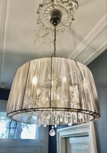 2 Elegante Kroonluchters met Stoffen Kap beschikbaar voor biedingen