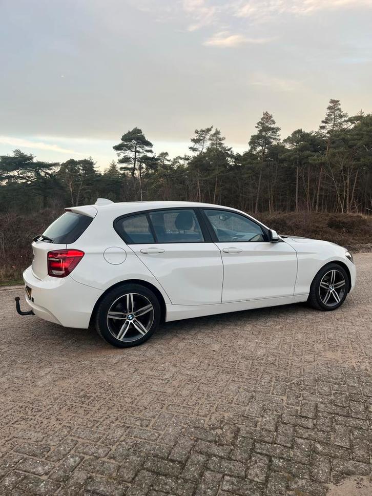 BMW 116i 2013 – Trekhaak+ Originele BMW Velgen +Winterbanden, Auto's, BMW, Particulier, 1-Serie, Airconditioning, Bluetooth, Climate control