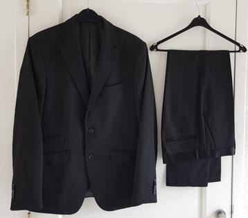 WE Fashion zwart slim fit pak (maten 50 en 48) beschikbaar voor biedingen