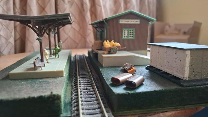 HO DIORAMA PERSONEN-en GOEDEREN OVERLAADSTATION, Tuin en Terras, Tuinsets en Loungesets, Gebruikt, Ophalen of Verzenden