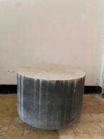Housedoctor super gaaf betonlook bijzettafel, Minder dan 55 cm, Rond, Ophalen of Verzenden, Zo goed als nieuw