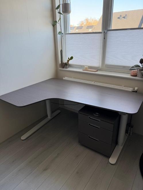 Elektrisch zit/sta bureau BEKANT IKEA, Huis en Inrichting, Bureaus, Gebruikt, Stabureau, Elektrisch, In hoogte verstelbaar, Ophalen