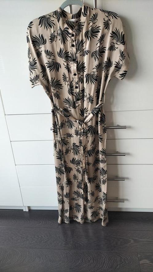 Aparte Jurk .Merk Aaikoo..Beige/ZwartMt:L.Satijn uitstraling, Kleding | Dames, Jurken, Zo goed als nieuw, Maat 42/44 (L), Beige
