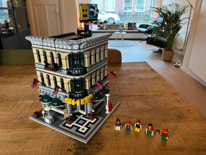 Lego 10211 Grand emporium, Kinderen en Baby's, Speelgoed | Duplo en Lego, Zo goed als nieuw, Lego, Complete set, Ophalen of Verzenden