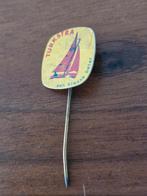 Sp 1419 Speldje Turkstra een Klasse Beter, Verzamelen, Speldjes, Pins en Buttons, Ophalen of Verzenden, Zo goed als nieuw, Overige onderwerpen