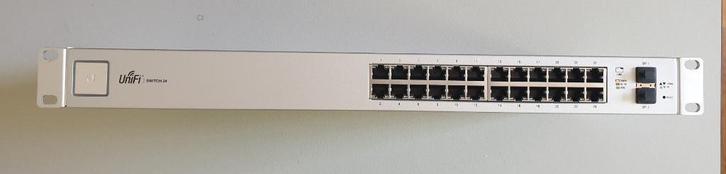 Unifi Switch 24 met toebehoren, Computers en Software, Netwerk switches, Zo goed als nieuw, Ophalen of Verzenden