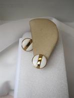 Oorbellen Avon / wit kunststof knoopmodel 2.0 cm, Verzenden, Zo goed als nieuw, Wit, Overige materialen
