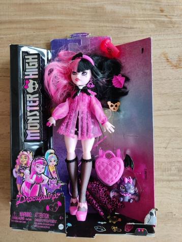 Monster High Draculaura pop beschikbaar voor biedingen