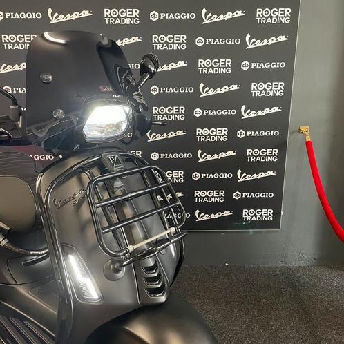 Vespa Sprint 50 4T E4 Notte 2019 met 2.106km nieuw!, Fietsen en Brommers, Brommers | Overige merken, Zo goed als nieuw, Ophalen