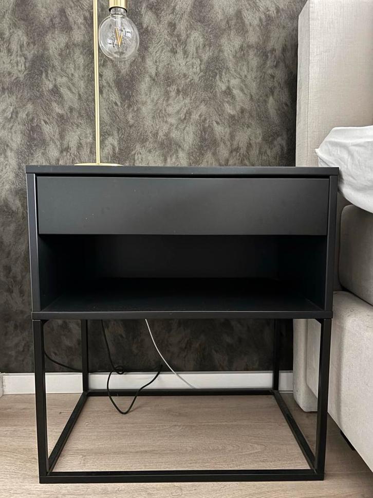 2x Ikea Vikhammer Nachtkastjes (60cm breed), Huis en Inrichting, Slaapkamer | Nachtkastjes, Gebruikt, Minder dan 55 cm, 45 tot 65 cm