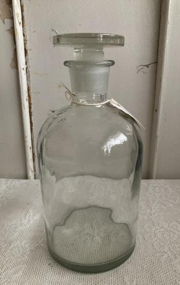 Brocante glazen laboratoriumfles- laboratoriumpot beschikbaar voor biedingen
