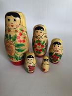Matroesjka poppen vrouw met 4 kinderen in elkaar passend 5st, Gebruikt, Ophalen of Verzenden