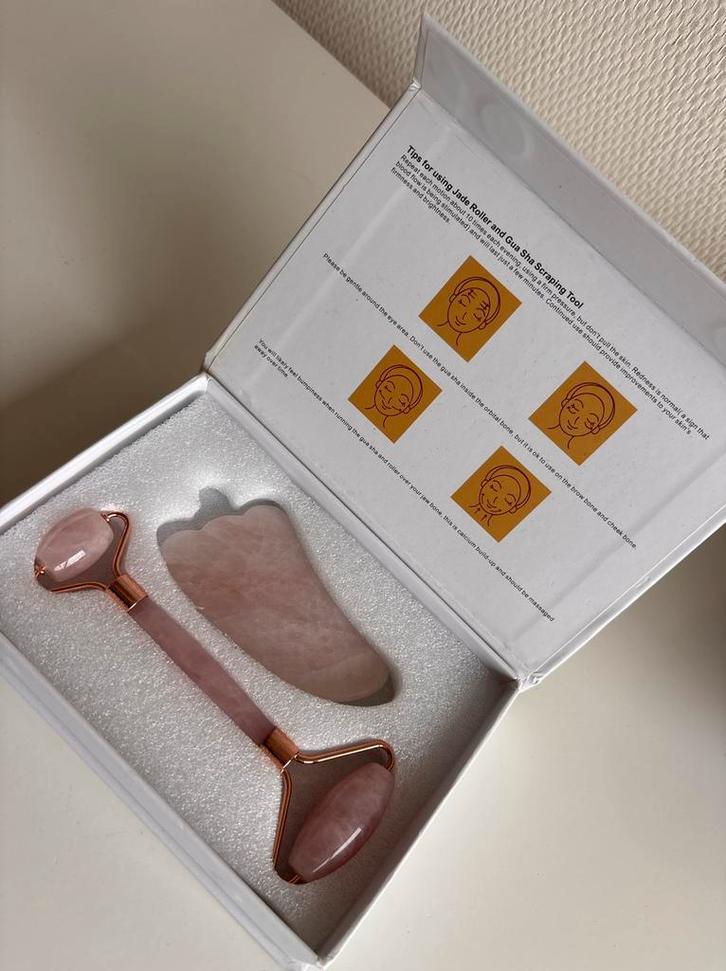 Jade Roller Set - Nieuw in doos, Sieraden, Tassen en Uiterlijk, Uiterlijk | Gezichtsverzorging, Nieuw, Verzorging, Gehele gezicht