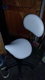 kleine witte tabouret, Ophalen, Zo goed als nieuw, Wit, Bureaukruk