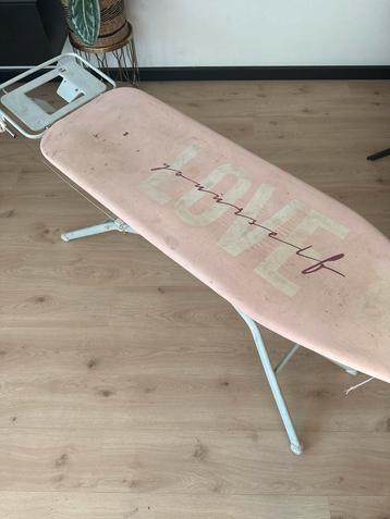Gebruikte Strijkplank - Love Yourself beschikbaar voor biedingen
