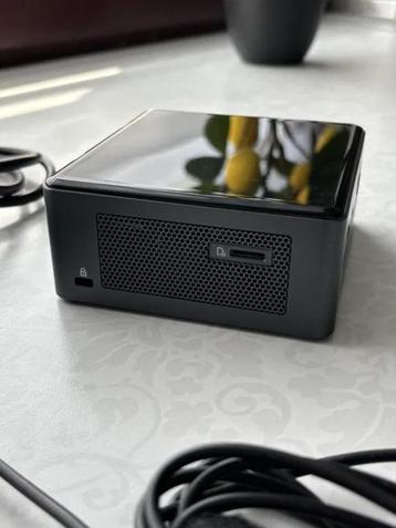 Intel NUC 8 i5-8259U 16GB  SSD NUC8i5BEH2 beschikbaar voor biedingen