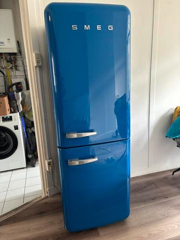 Blauwe SMEG koelkast met groot vriesvak (FAB32BL7) beschikbaar voor biedingen