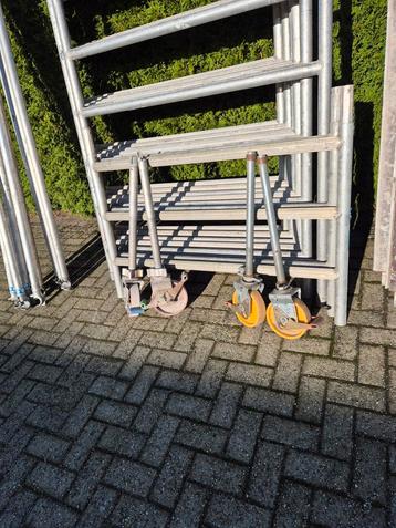 Mooi klussteiger 8.2 werkhoogte  beschikbaar voor biedingen