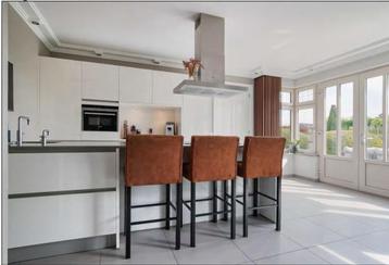 Moderne Witte Hoogglans Eilandkeuken – GreeploosGEDEMONTEERD beschikbaar voor biedingen