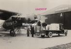KLM Waalhaven Fokker F-8 vliegtuig beladen met goederen, Ophalen of Verzenden, Kaart, Foto of Prent