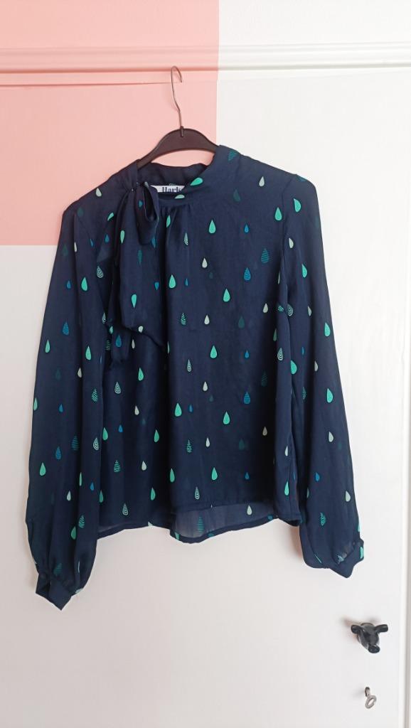Donker blauwe blouse met druppelpatroon van Harkel, Kleding | Dames, Blouses en Tunieken, Gedragen, Maat 42/44 (L), Blauw, Verzenden