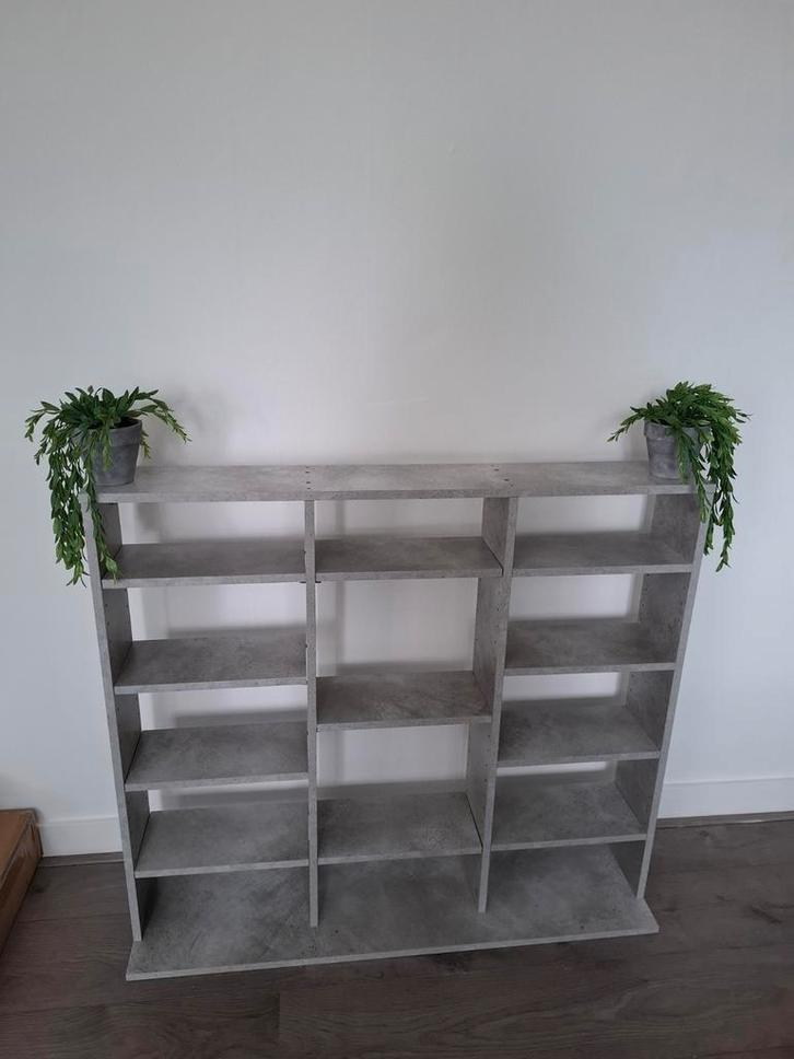 Nieuwe vakkenkast betonlook, zelf in te delen!, Huis en Inrichting, Kasten | Boekenkasten, Nieuw, 100 tot 150 cm, Minder dan 100 cm