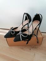 Nieuwe pumps maat 37 kleur zwart met steentjes afgezet, Ophalen of Verzenden, Zo goed als nieuw, Zwart