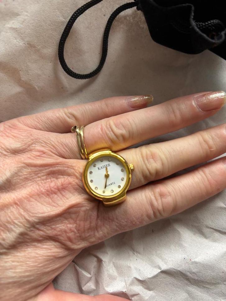 Ring horloge, Sieraden, Tassen en Uiterlijk, Ringen, Nieuw, Dame, 20 of groter, Goud, IJzer of Staal, Ophalen of Verzenden