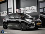 DS 3 1.2 PureTech So Chic | LED | CRUISE | PARKEERSENSOREN |, Auto's, DS, Gebruikt, 1199 cc, Zwart, Bedrijf