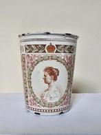 Emaille herdenkingsbeker Koningin Wilhelmina 1898 koningshui, Ophalen of Verzenden, Gebruikt, Kaart, Foto of Prent
