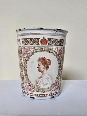 Emaille herdenkingsbeker Koningin Wilhelmina 1898 koningshui beschikbaar voor biedingen