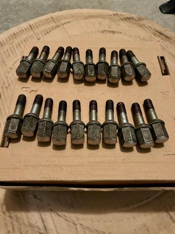 Mercedes M12 X 1.5 40 mm wielbouten R129 R107 W201 W124 W202 beschikbaar voor biedingen