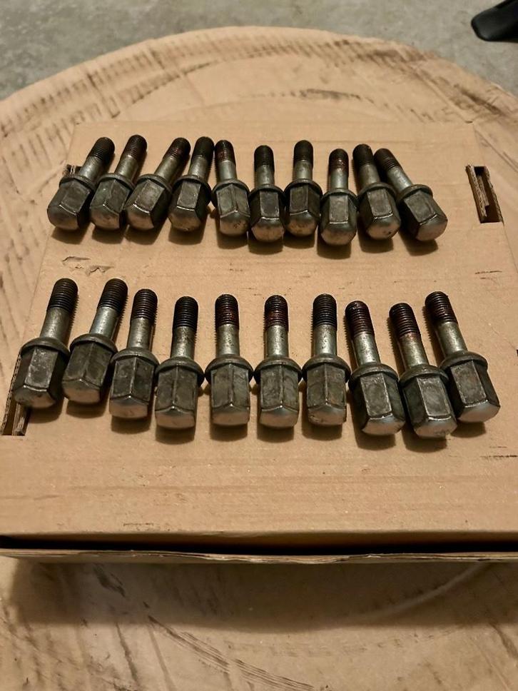 Mercedes M12 X 1.5 40 mm wielbouten R129 R107 W201 W124 W202, Auto-onderdelen, Klein materiaal, Mercedes-Benz, Gebruikt, Ophalen