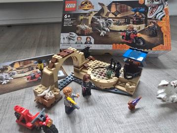 Lego Jurassic World Atrociraptor Motorachtervolging 76945 beschikbaar voor biedingen