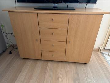 TV kast / ladekast / dressoirkast met 2 deurtjes en 4 lades beschikbaar voor biedingen