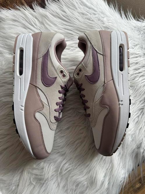 Nieuwe Nike Air Max 1 light bone soft maat eu 46, Kleding | Heren, Schoenen, Nieuw, Sneakers of Gympen, Overige kleuren, Ophalen of Verzenden