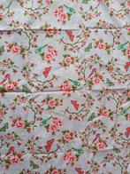blauwe katoenen stof met vogels en bloemen, Hobby en Vrije tijd, Stoffen en Lappen, Overige kleuren, 120 cm of meer, Nieuw, Ophalen of Verzenden
