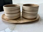Koffiemokjes en serving platter ceramic, Huis en Inrichting, Keuken | Servies, Ophalen, Zo goed als nieuw, Bord(en), Wedgwood