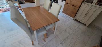 Eettafel met 4 stoelen - licht hout en wit beschikbaar voor biedingen