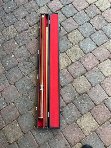 Biljartkeu in goede staat met koffer beschikbaar voor biedingen