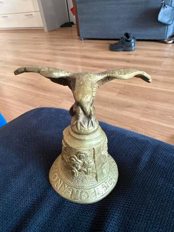 Antieke Bronzen Bel met Adelaar beschikbaar voor biedingen